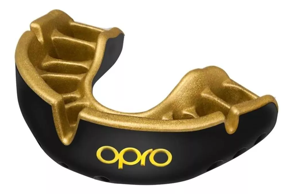 Opro Protector Bucal Deportivo Nivel De Protección 4 Gold en color negro y dorado.